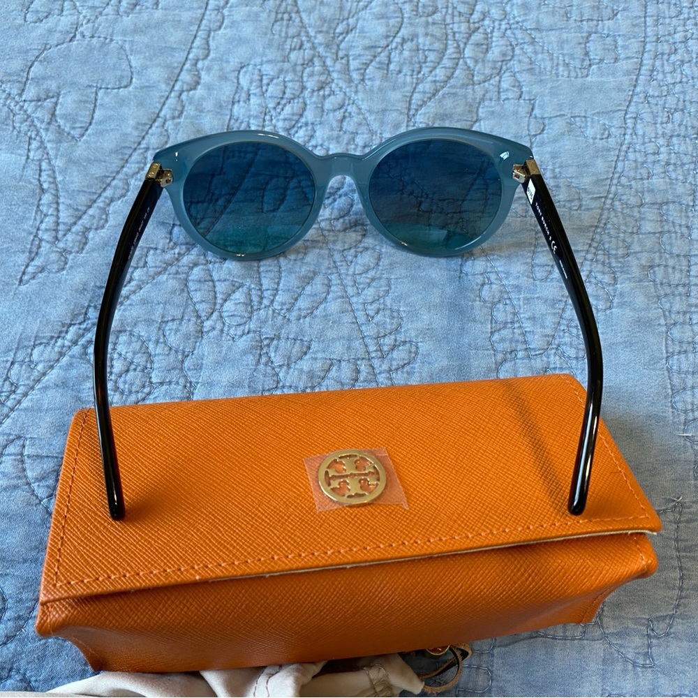 Tory Burch Sunglasses (EUC) - Picture 5 of 6
